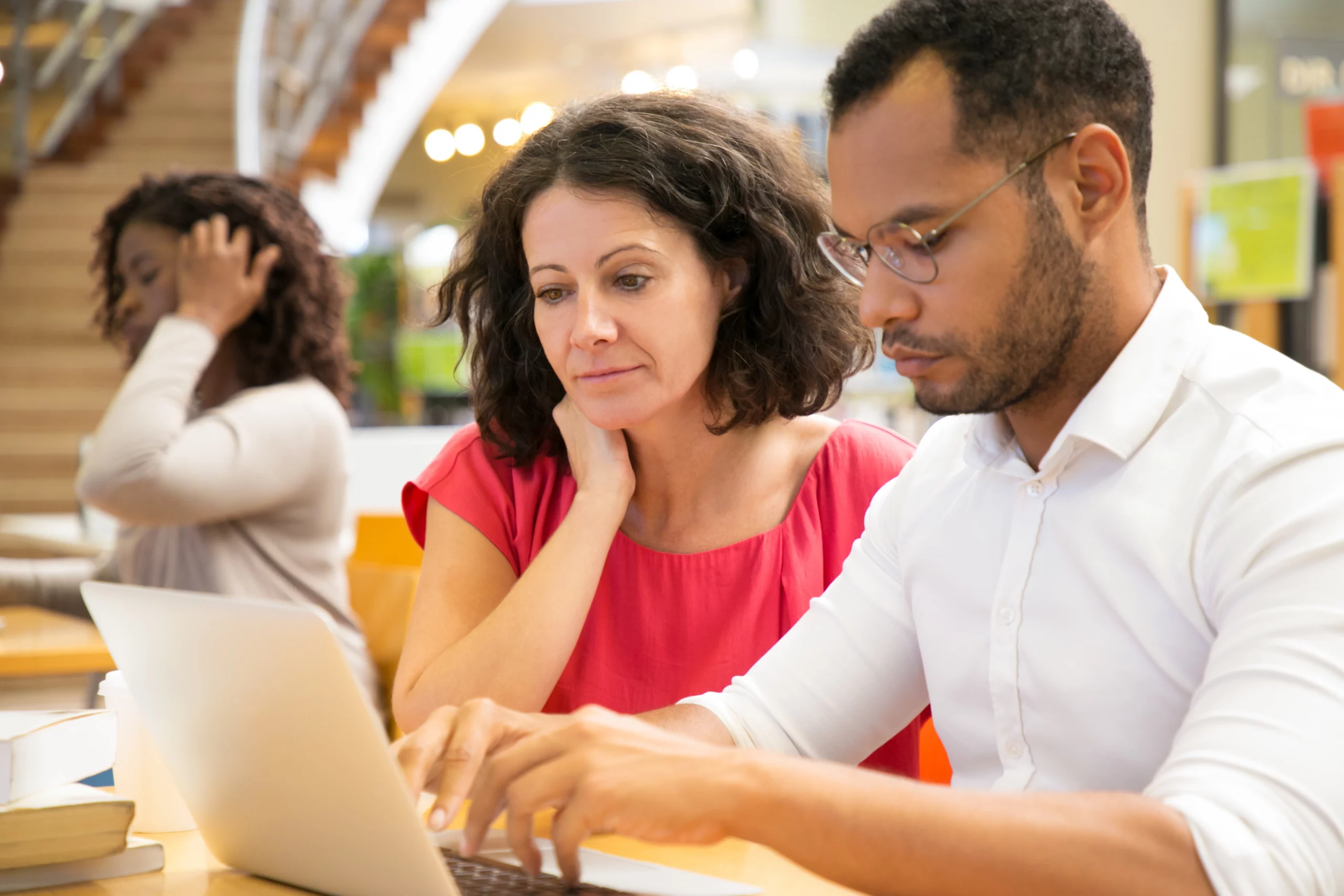 Un travail collaboratif pour optimiser la certification Qualiopi et améliorer la performance d'un organisme de formation.
