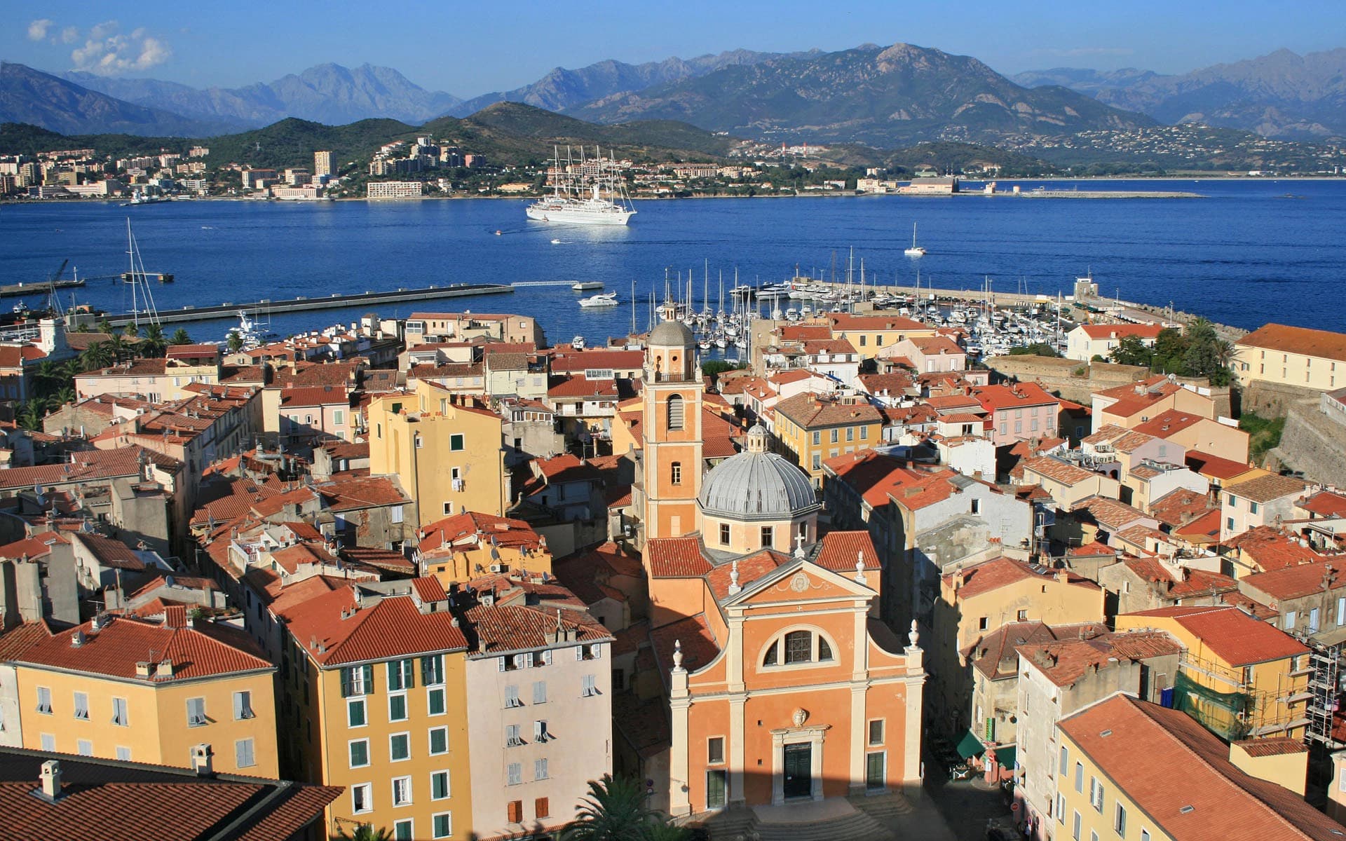Ajaccio, un cadre idéal pour l’accompagnement à la certification Qualiopi, ISO, MASE ou CSRD
