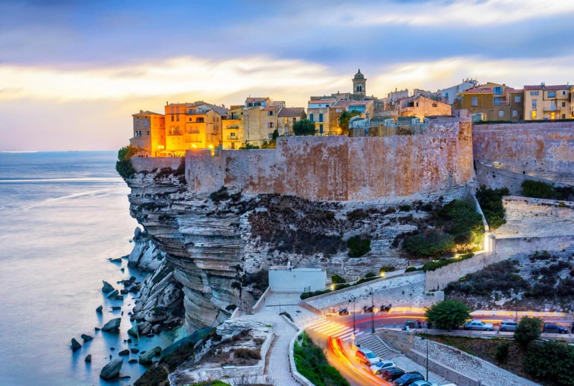 Bonifacio, un environnement inspirant pour réussir sa certification Qualiopi en Corse