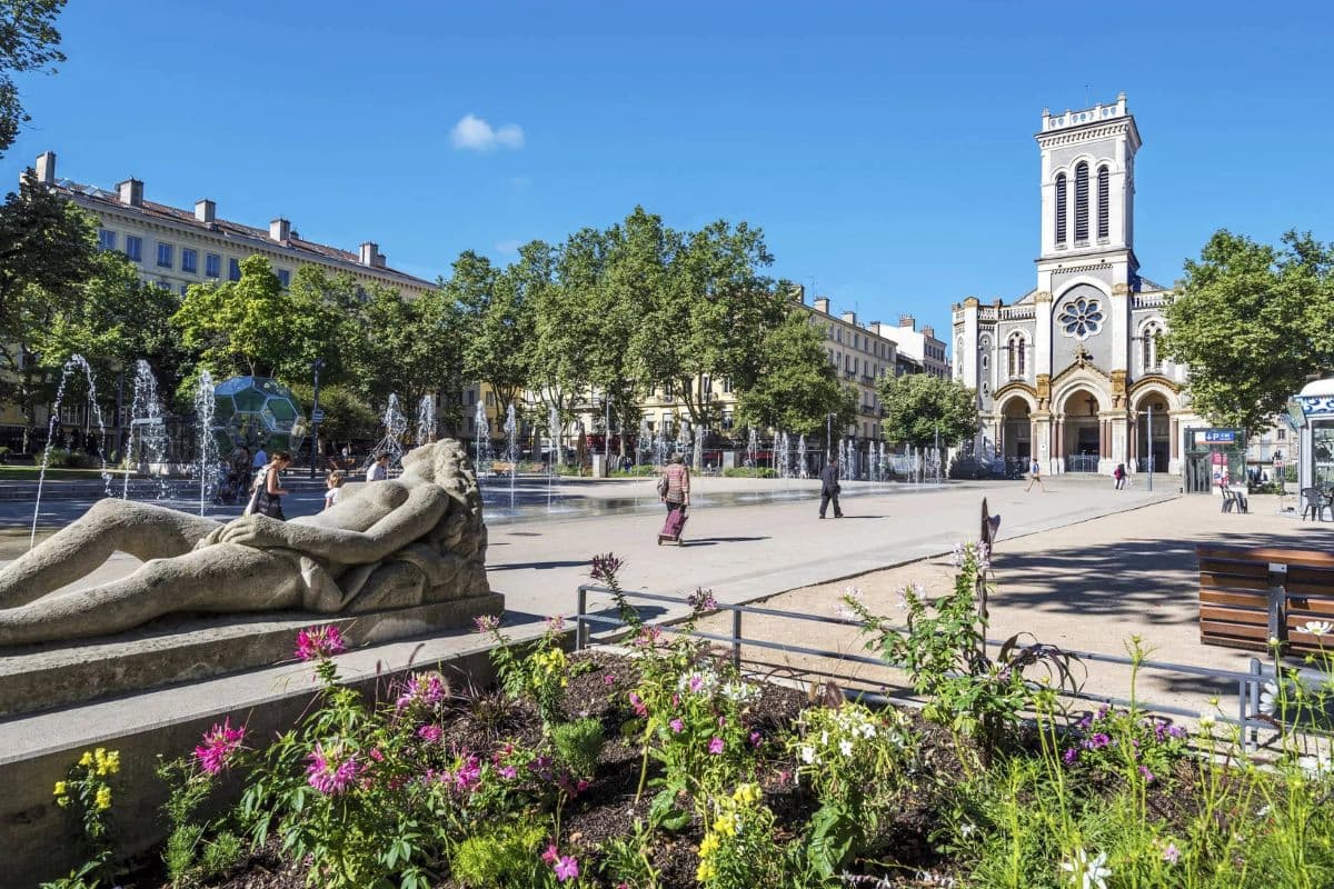 Saint-Étienne, ville dynamique où de nombreux indépendants préparent leur certification Qualiopi