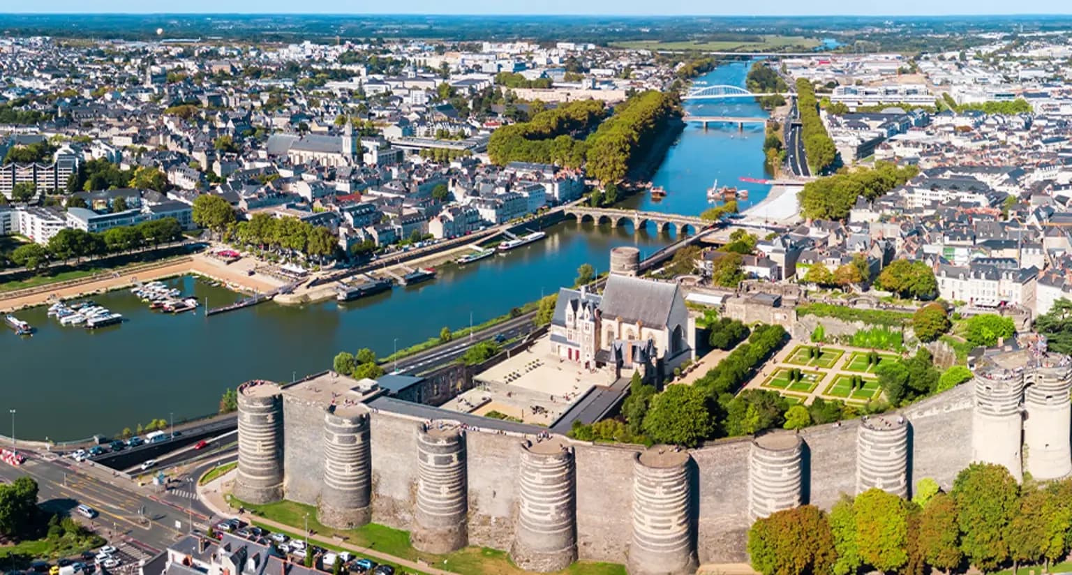 Angers, une ville dynamique où les organismes de formation bénéficient d’un accompagnement sur mesure vers la certification Qualiopi.
