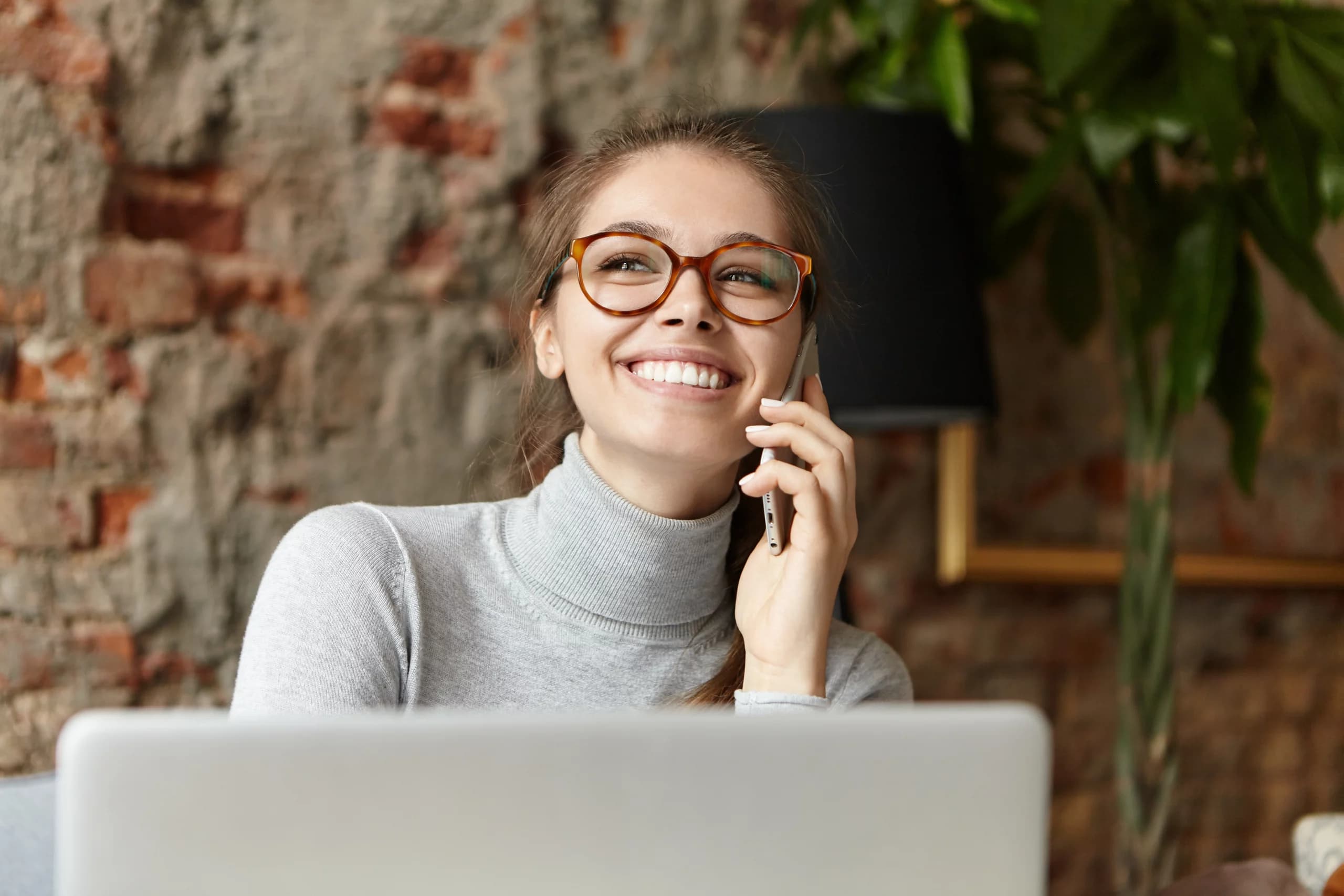 femme prospection commerciale organisme formation scaled